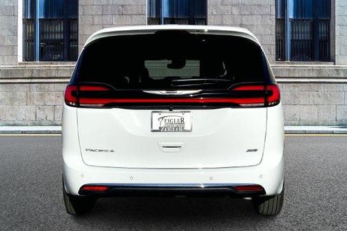 Bright White Clearcoat 2026 Chrysler Pacifica Select
