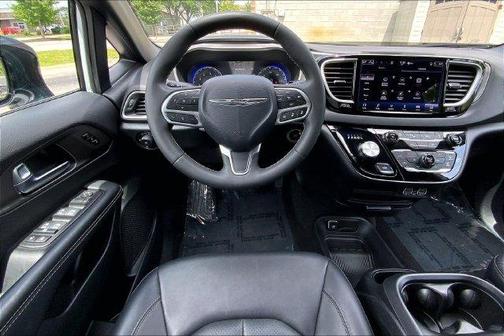 Bright White Clearcoat 2025 Chrysler Pacifica Select