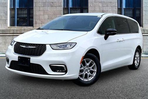 Bright White Clearcoat 2025 Chrysler Pacifica Select