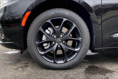 Diamond Black 2026 Chrysler Pacifica Limited