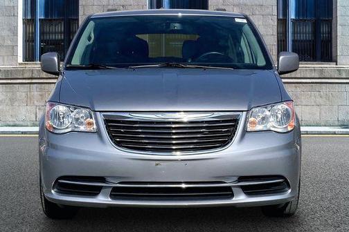 2016 Chrysler Town & Country LX