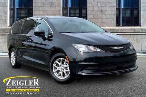 Brilliant Black Crystal Pearlcoat 2023 Chrysler Voyager LX