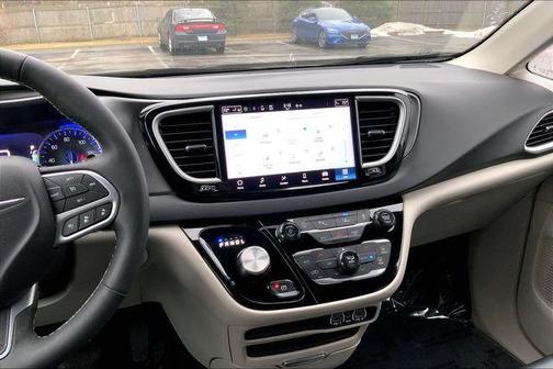 2024 Chrysler Pacifica Touring-L