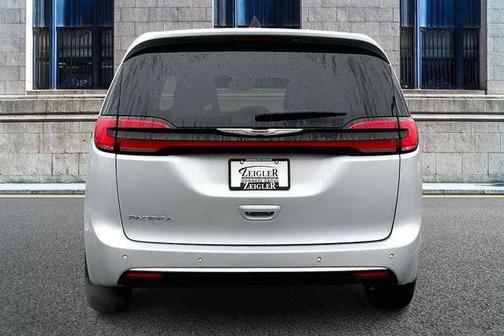 2024 Chrysler Pacifica Touring-L