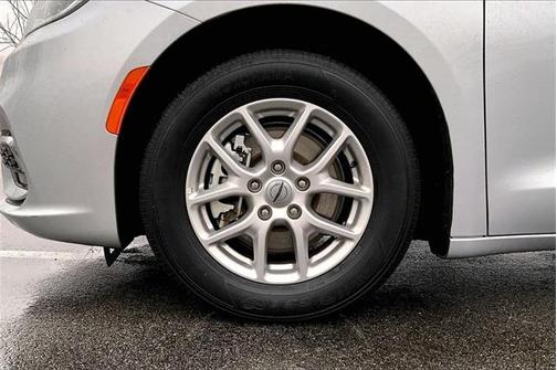 2024 Chrysler Pacifica Touring-L