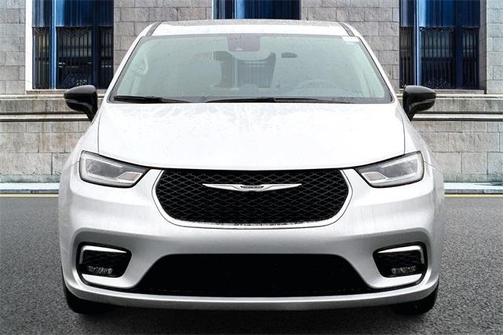 2024 Chrysler Pacifica Touring-L