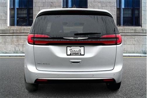 2024 Chrysler Pacifica Touring-L