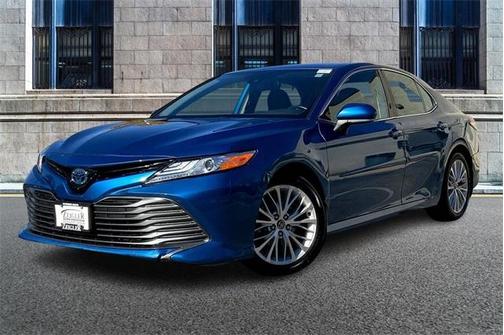 2020 Toyota Camry Hybrid XLE