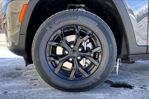 2026 Jeep Grand Cherokee Laredo