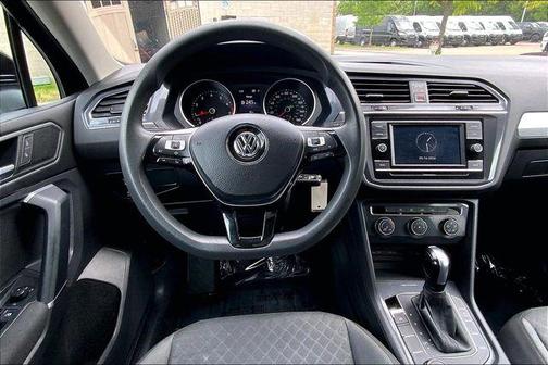 Deep Black Pearl Effect 2020 Volkswagen Tiguan 2.0T S