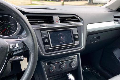 Deep Black Pearl Effect 2020 Volkswagen Tiguan 2.0T S