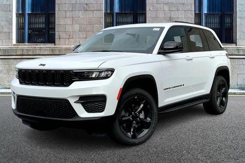 Bright White Clearcoat 2025 Jeep Grand Cherokee Laredo