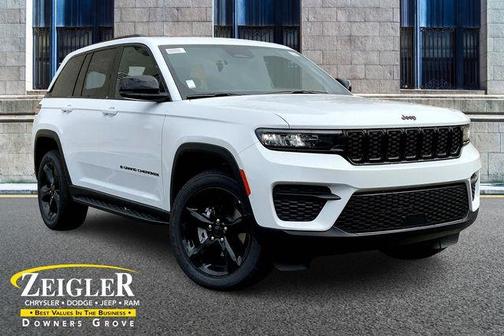 Bright White Clearcoat 2025 Jeep Grand Cherokee Laredo