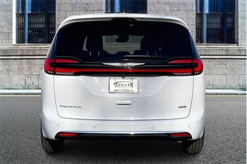2026 Chrysler Pacifica Select