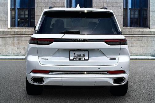 Bright White Clearcoat 2022 Jeep Grand Cherokee Overland