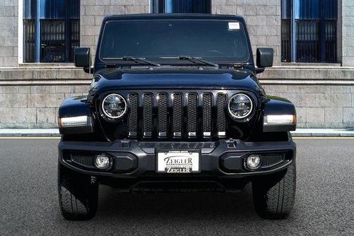 Black Clearcoat 2023 Jeep Wrangler Sahara