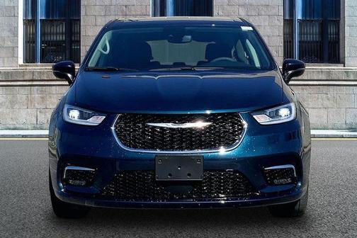 2023 Chrysler Pacifica Touring-L