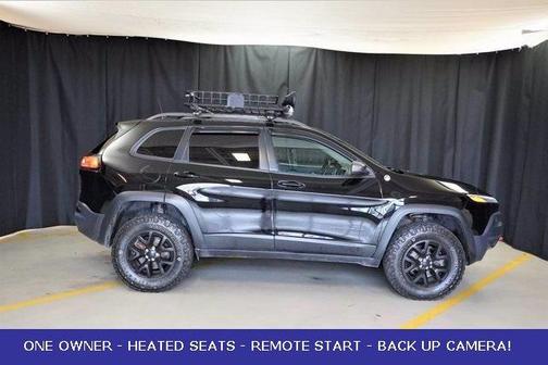 Photo 3 of 17 of 2018 Jeep Cherokee Trailhawk
