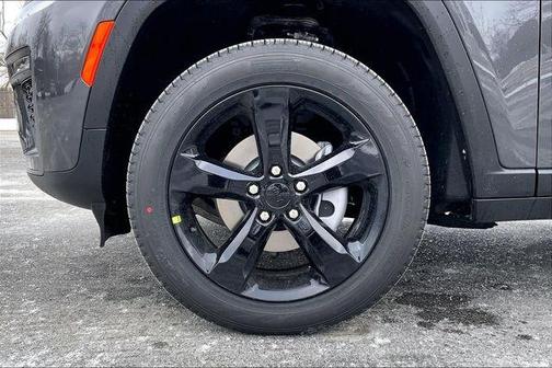 Metallic 2026 Jeep Grand Cherokee Limited