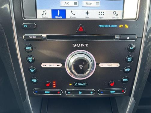 White Platinum 2017 Ford Explorer sport