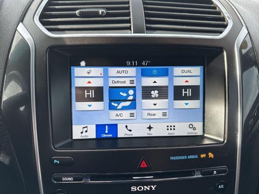 White Platinum 2017 Ford Explorer sport