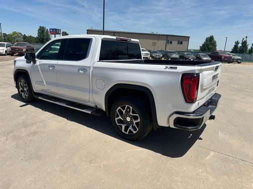 White Frost Tricoat 2024 GMC Sierra 1500 SLT