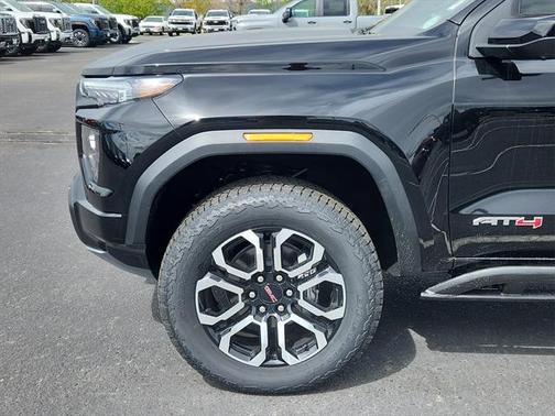 2025 GMC Canyon Base