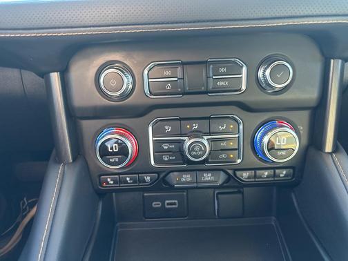 2024 GMC Yukon 4WD AT4