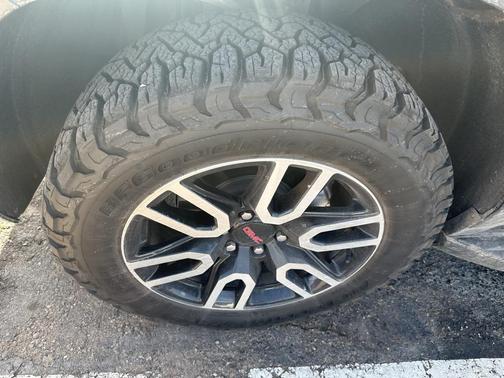 2024 GMC Yukon 4WD AT4