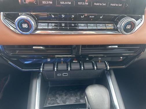 Summit White 2023 GMC Canyon AT4