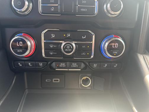 2022 GMC Yukon XL 4WD AT4