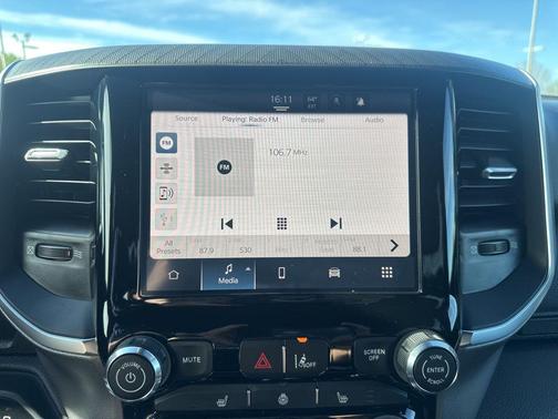 Diamond Black Crystal Pearlcoat 2025 RAM 1500 Big Horn/Lone Star