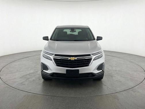 Silver Ice Metallic 2022 Chevrolet Equinox LS