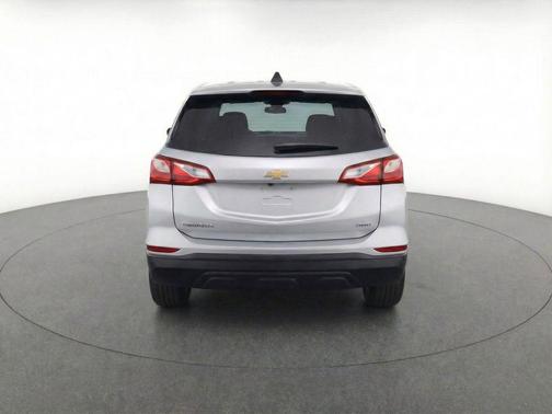 Silver Ice Metallic 2022 Chevrolet Equinox LS