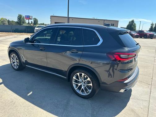 Dark Graphite Metallic 2021 BMW X5 xDrive40i