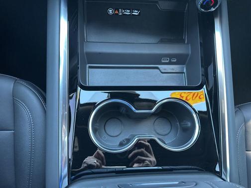 2025 Chevrolet Suburban LT