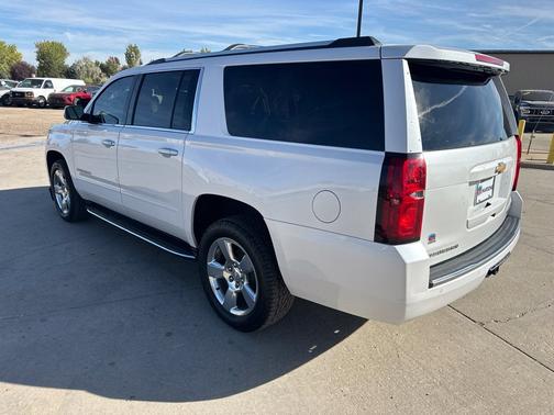 Iridescent Pearl Tricoat 2019 Chevrolet Suburban Premier