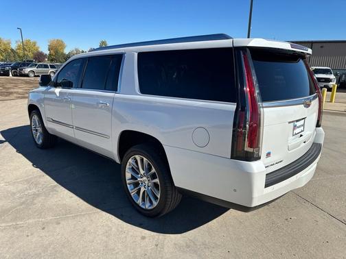 Crystal White Tricoat 2017 Cadillac Escalade ESV Luxury