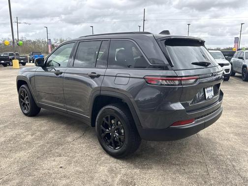 2026 Jeep Grand Cherokee Laredo