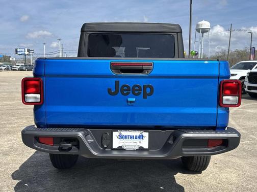 2026 Jeep Gladiator Sport