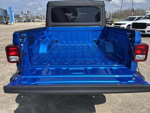 2026 Jeep Gladiator Sport