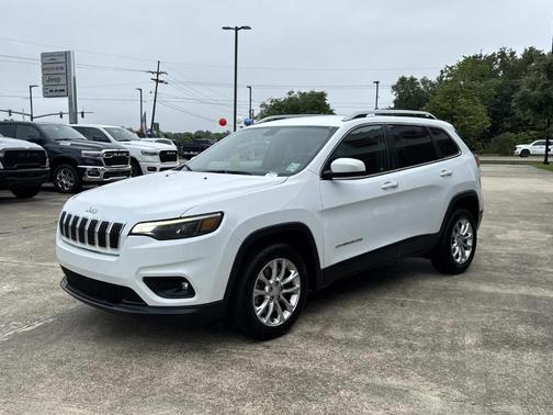 White 2019 Jeep Cherokee Latitude