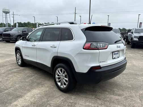 White 2019 Jeep Cherokee Latitude