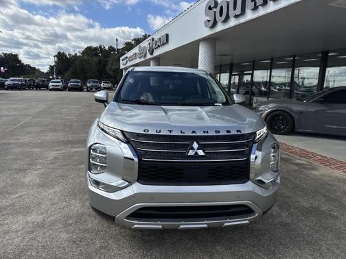 2023 Mitsubishi Outlander SE