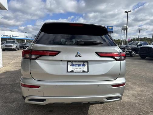 2023 Mitsubishi Outlander SE