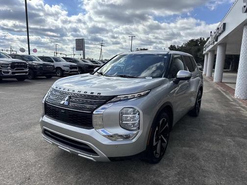 2023 Mitsubishi Outlander SE