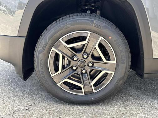 Sting Gray Clearcoat 2026 Jeep Cherokee Limited