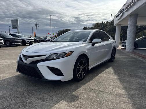 2020 Toyota Camry SE