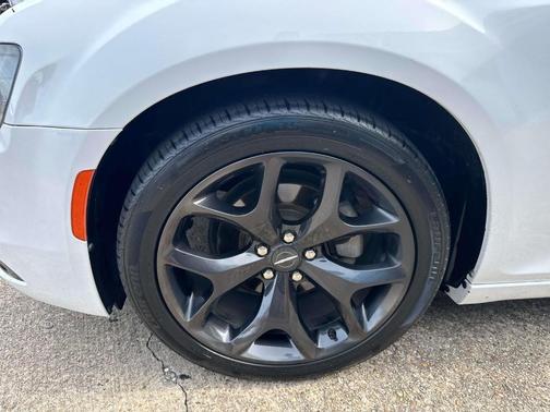 2021 Chrysler 300 Touring