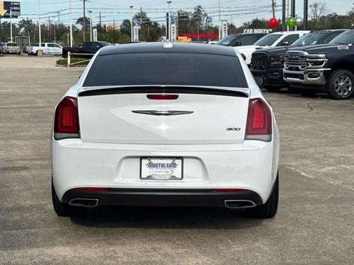 2021 Chrysler 300 Touring